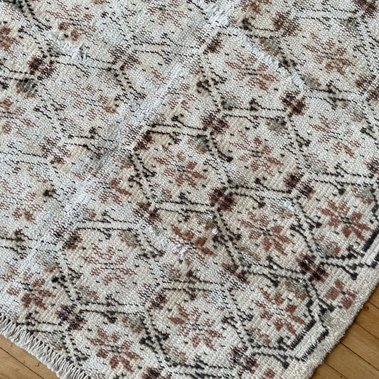 "LUCA" Vintage Hand-knotted Rug (2’10” x 4’10”)