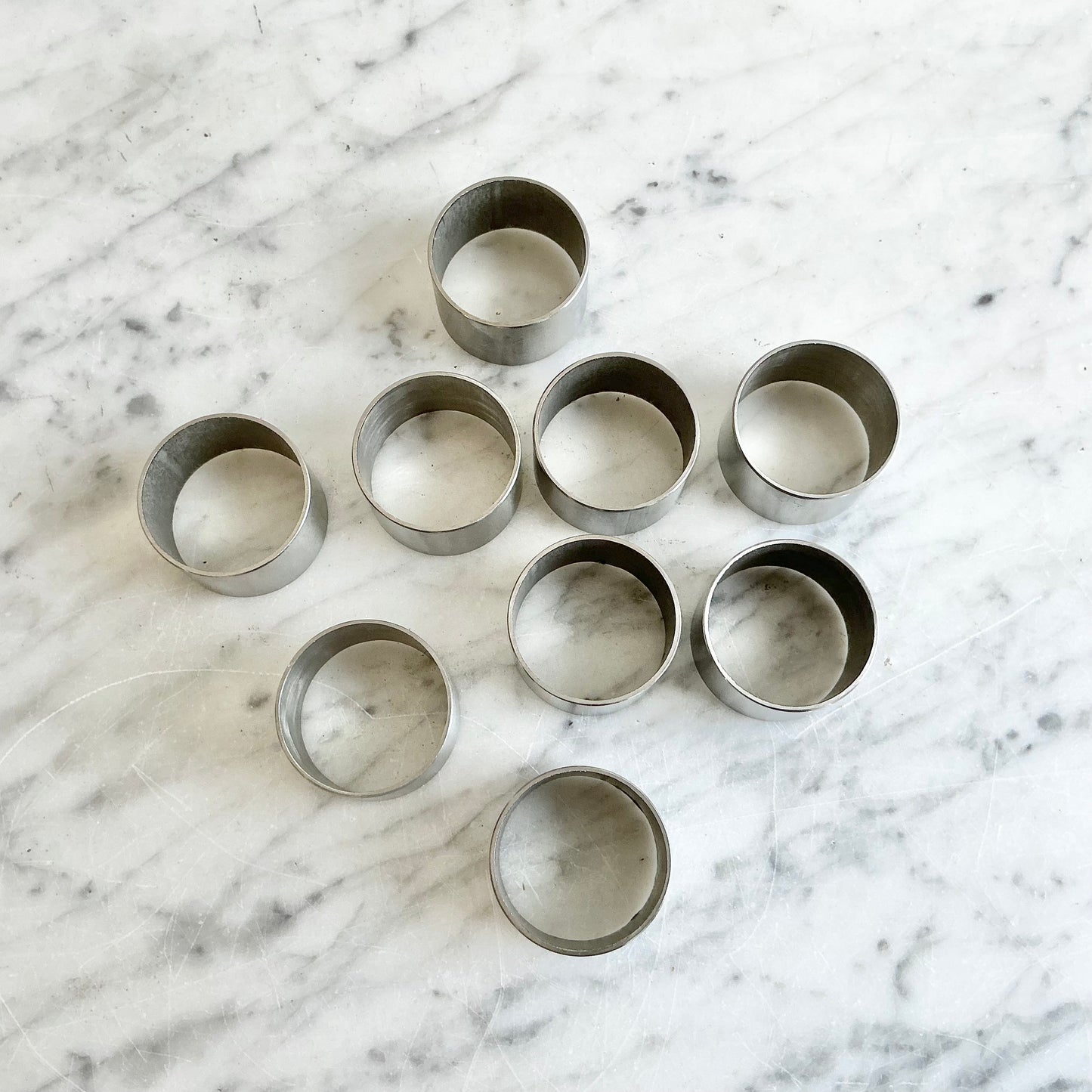 S/8 (+ bonus) Vintage Pewter Napkin Rings