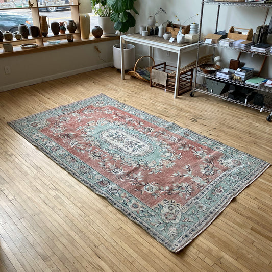 "AVA" Vintage Hand-knotted Area Rug (4’10” x 8’8”)