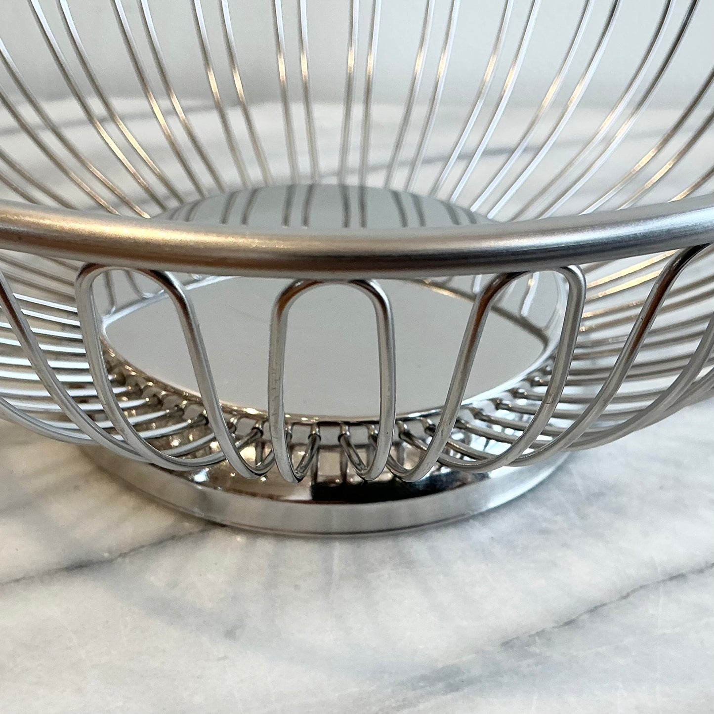 Vintage Round Wire Bowl, 8"