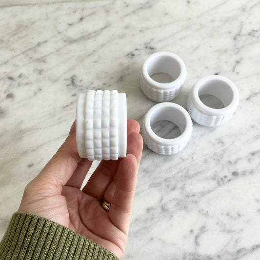 S/4 Vintage White Textured Napkin Rings