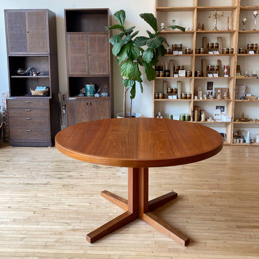 Restored Vintage Mid-Century Dining Table, Expandable