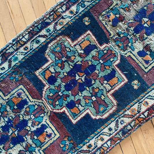 Vintage Hand-knotted Mini Rug (1’7” x 3’3”)