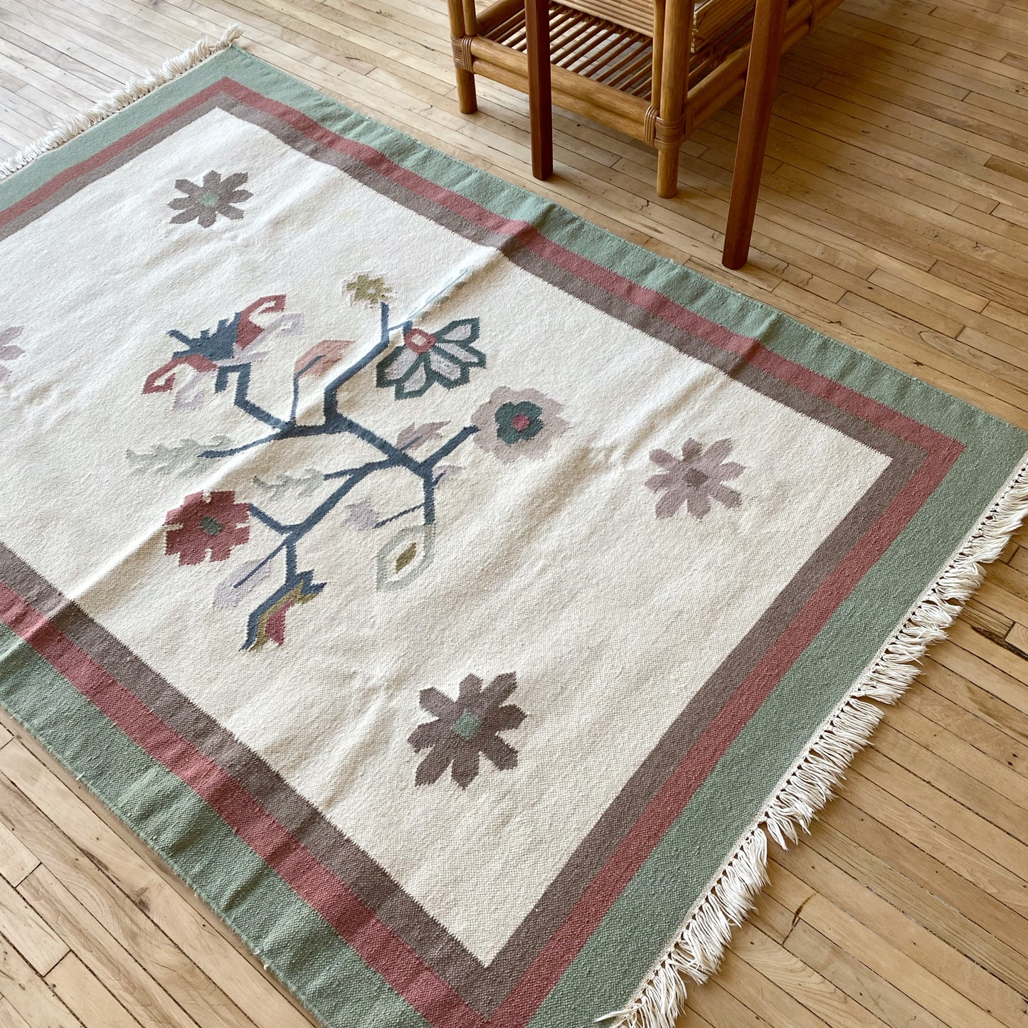 Vintage Hand-Woven Floral Kilim Rug, (4' x 6')