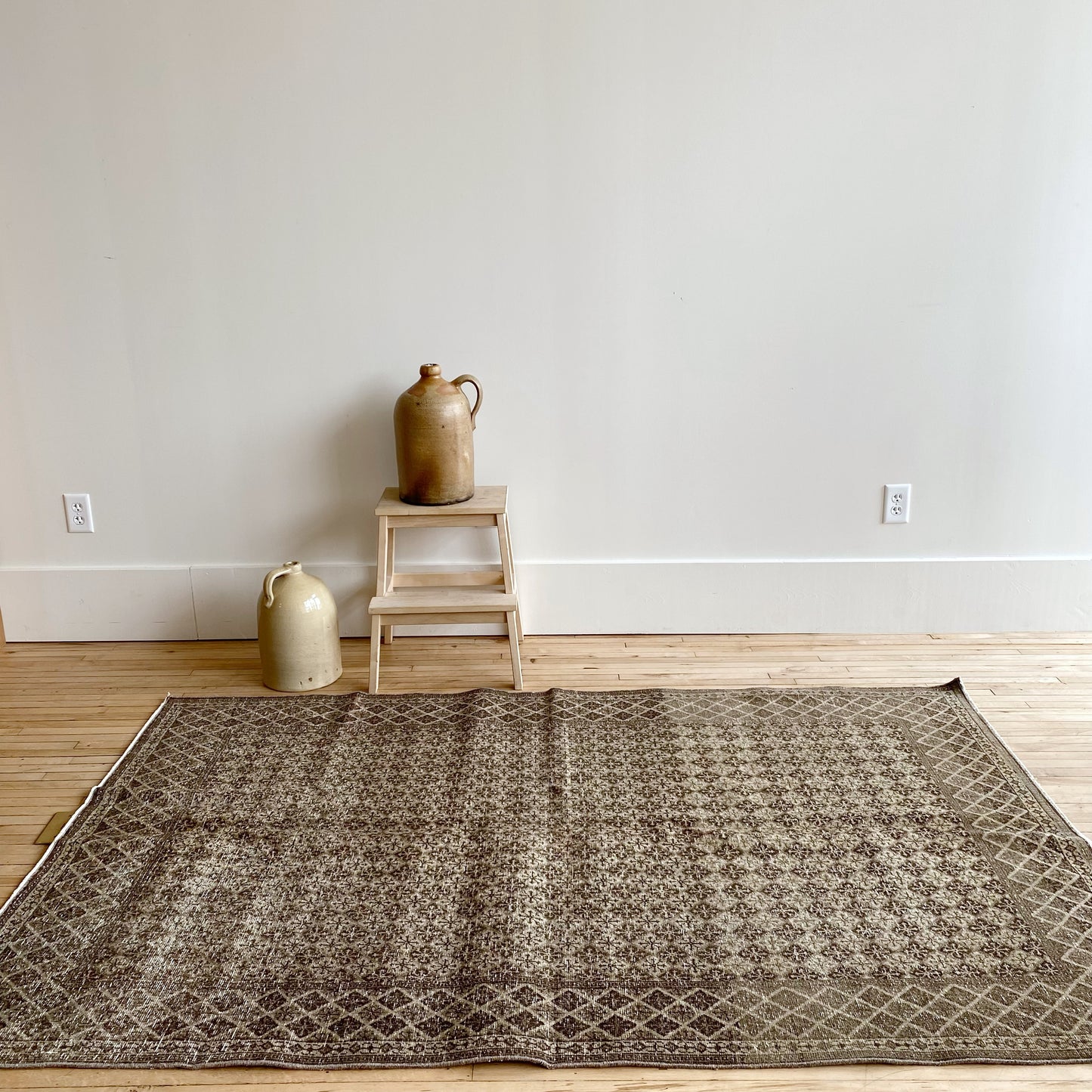 HUDSON Vintage Hand-knotted Wool Rug, Diamonds (4.6 x 7.2)