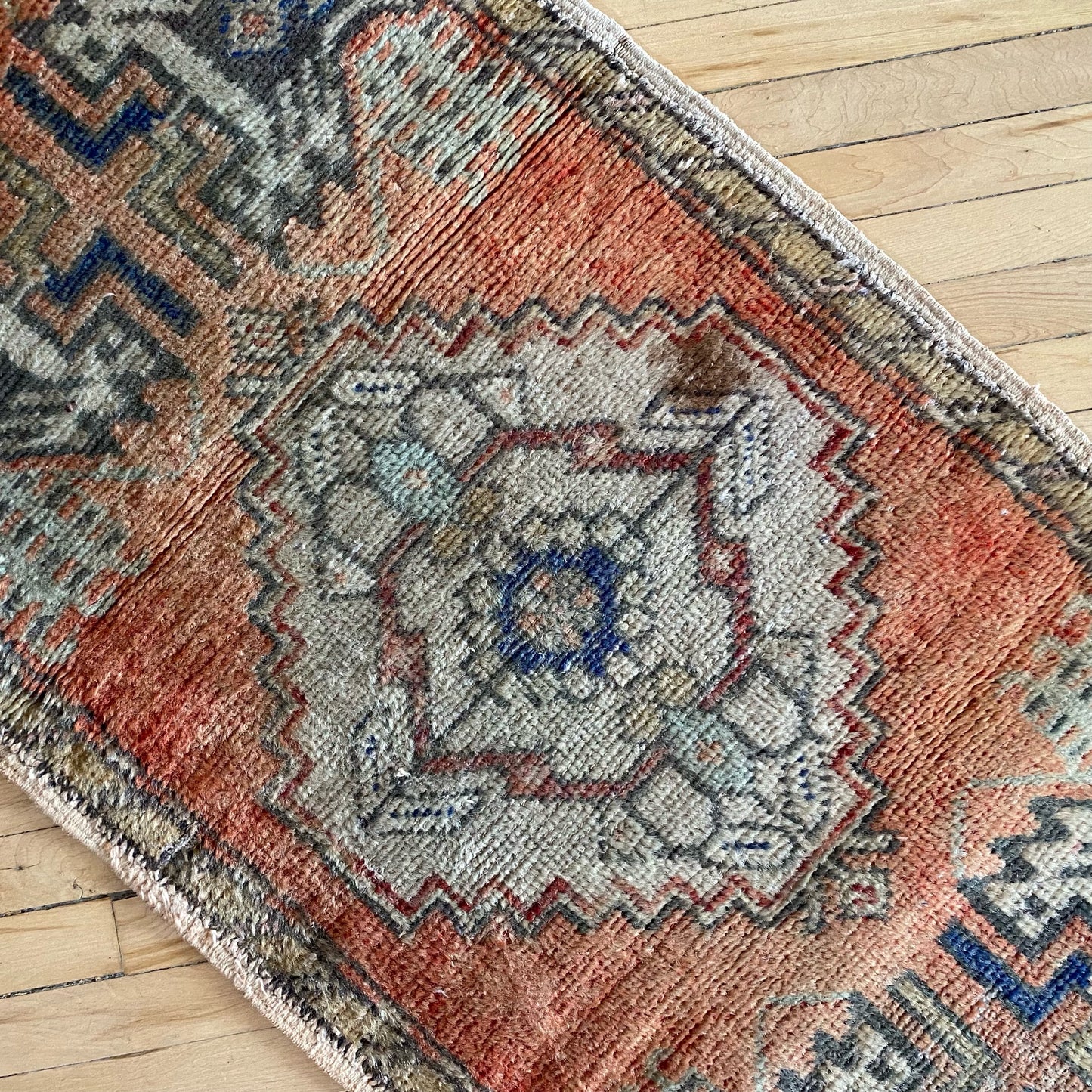 Vintage Hand-knotted Mini Rug (1’7” x 2’9”)