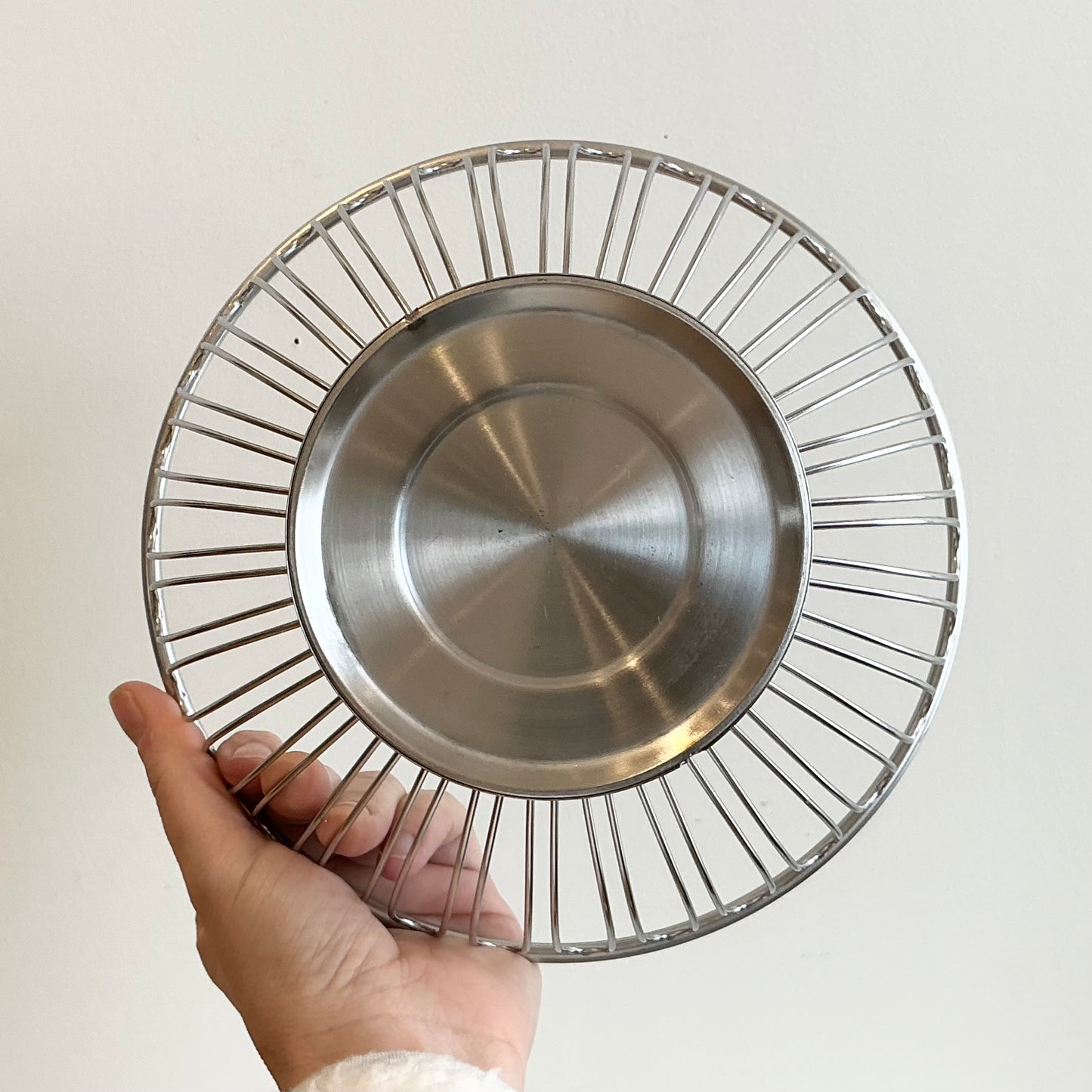Vintage Round Wire Bowl, 8"