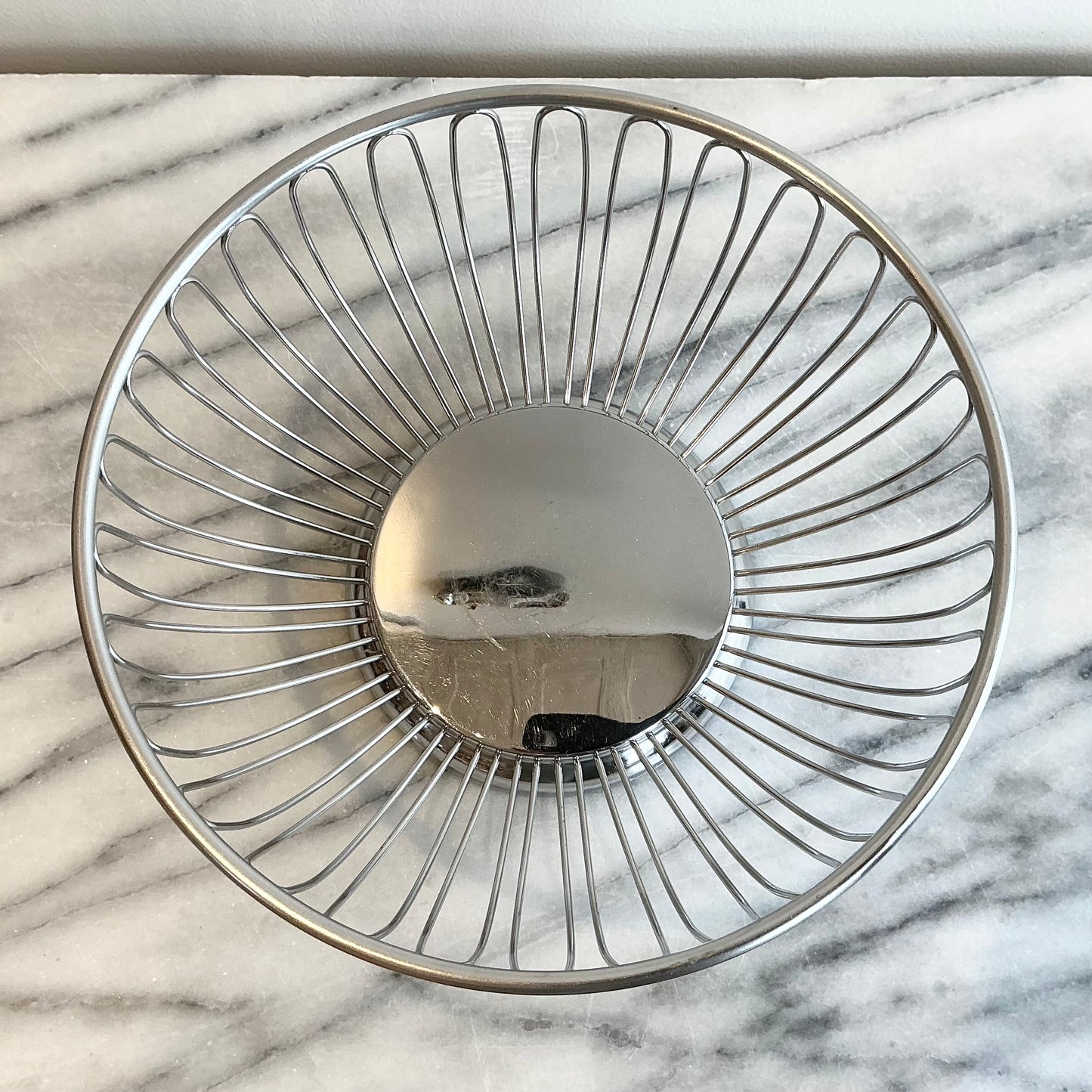 Vintage Round Wire Bowl, 8"