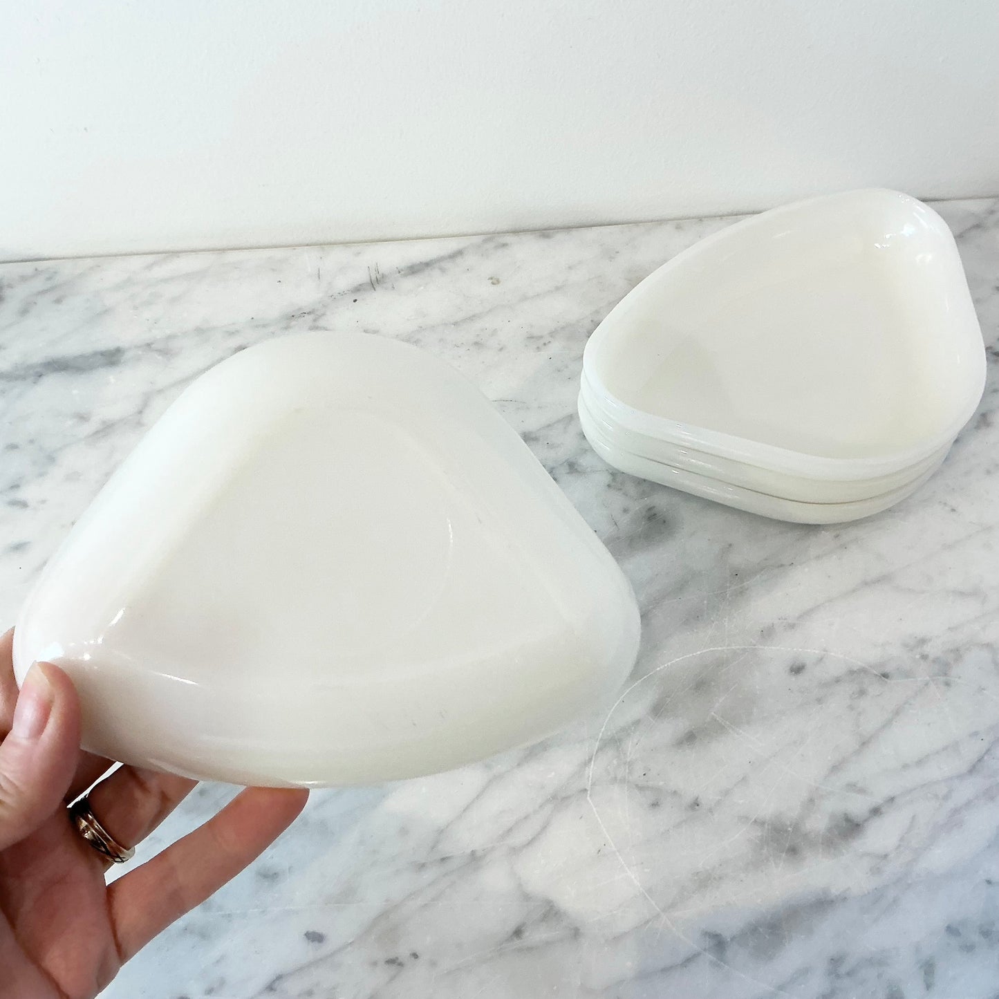 S/4 Vintage Milk Glass Dishes