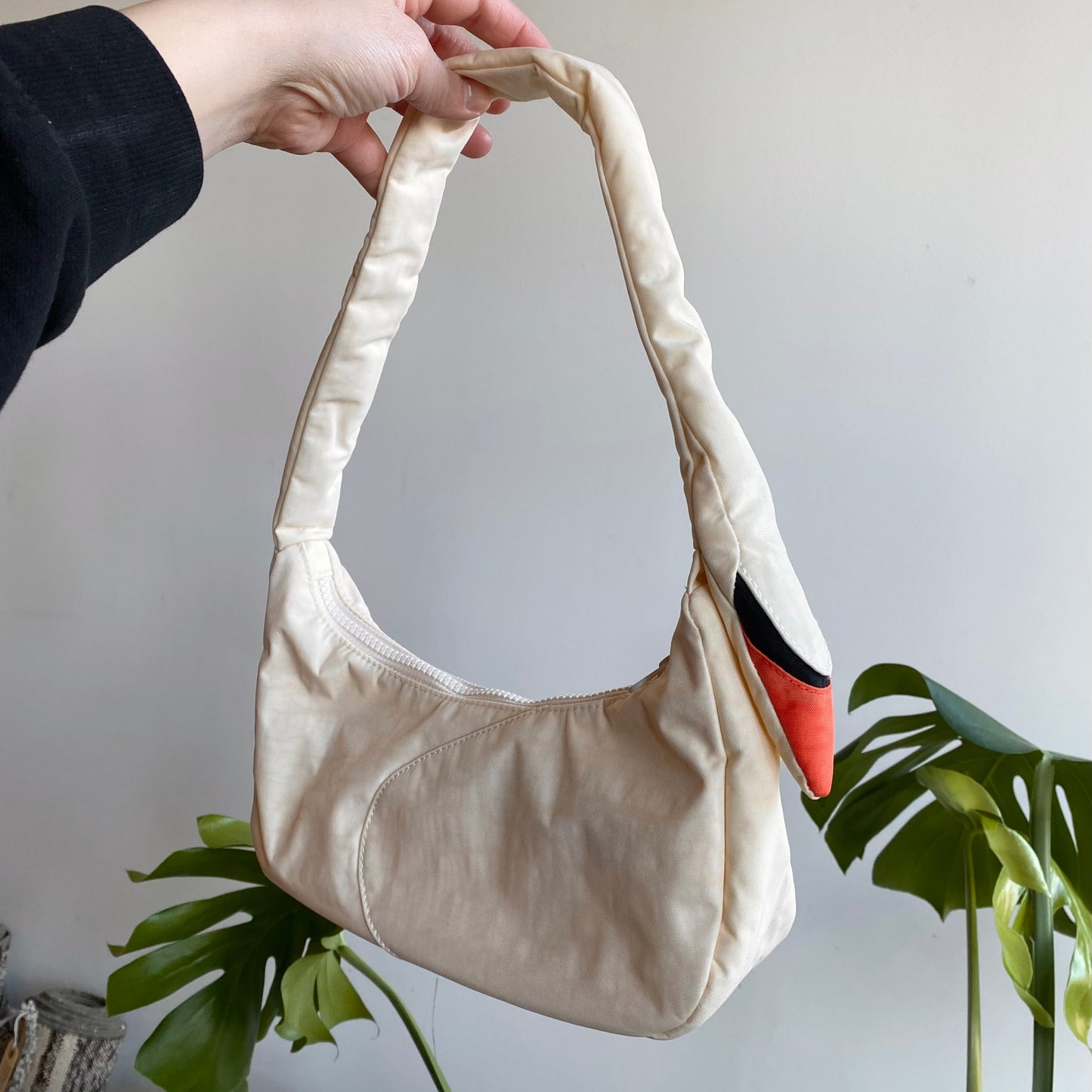 White Swan Bag, Baggu