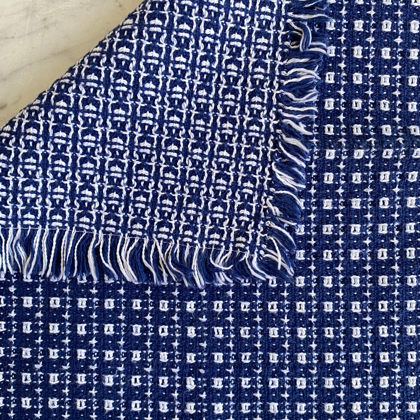 Set of 4 (+bonus!) Vintage Woven  Blue + White Napkins / Placemats