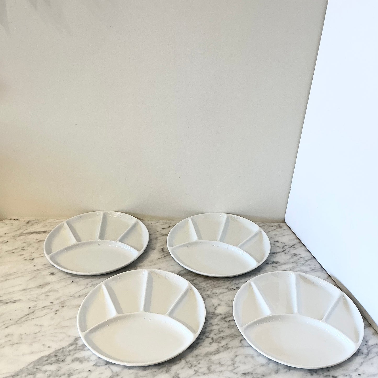 S/4 Vintage White Porcelain Plates