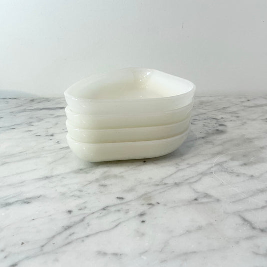 S/4 Vintage Milk Glass Dishes