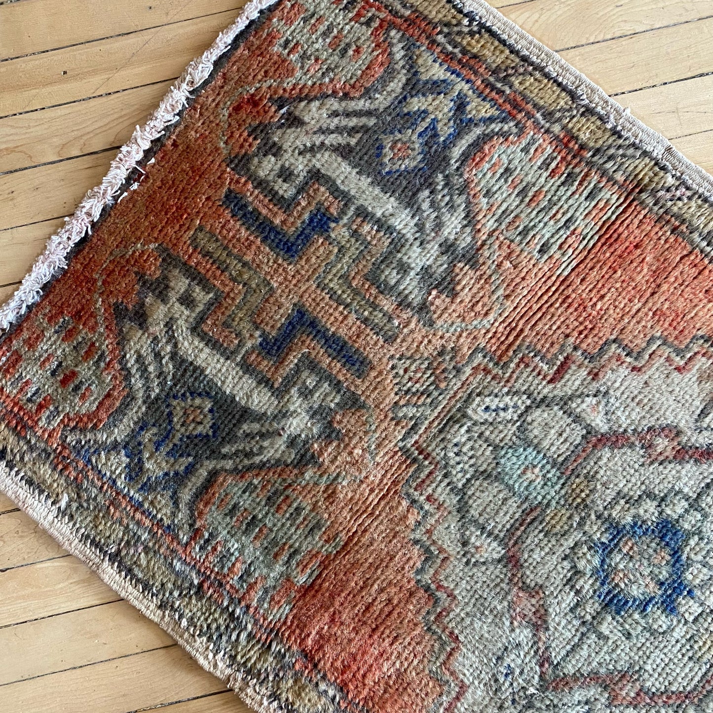 Vintage Hand-knotted Mini Rug (1’7” x 2’9”)