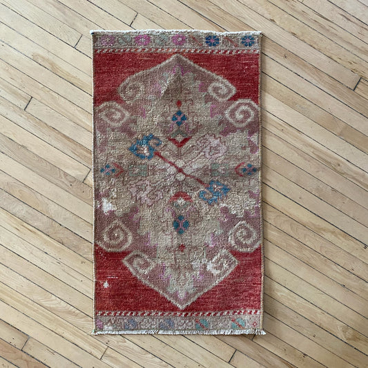 Vintage Hand-knotted Mini Rug (1’4” x 2’5”)