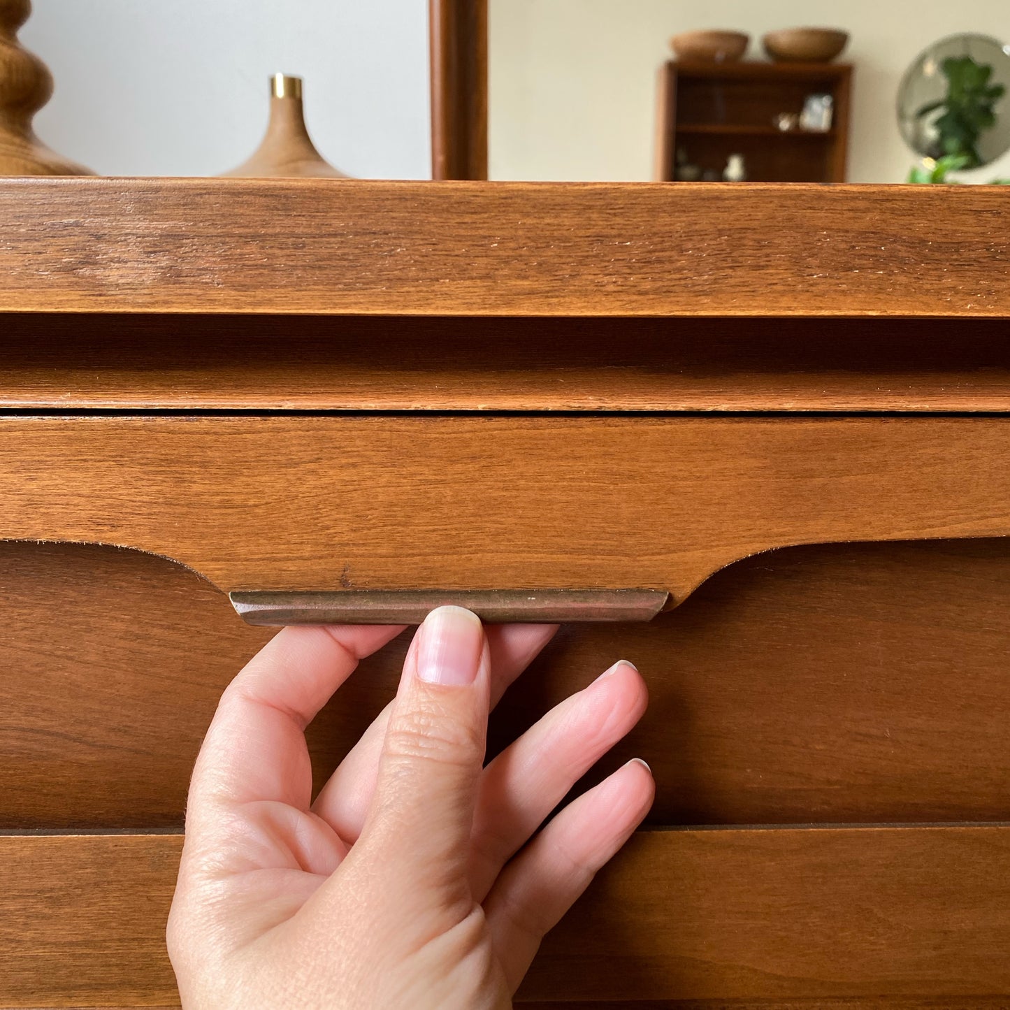 Restored Vintage MCM 6-Drawer Dresser by Bassett