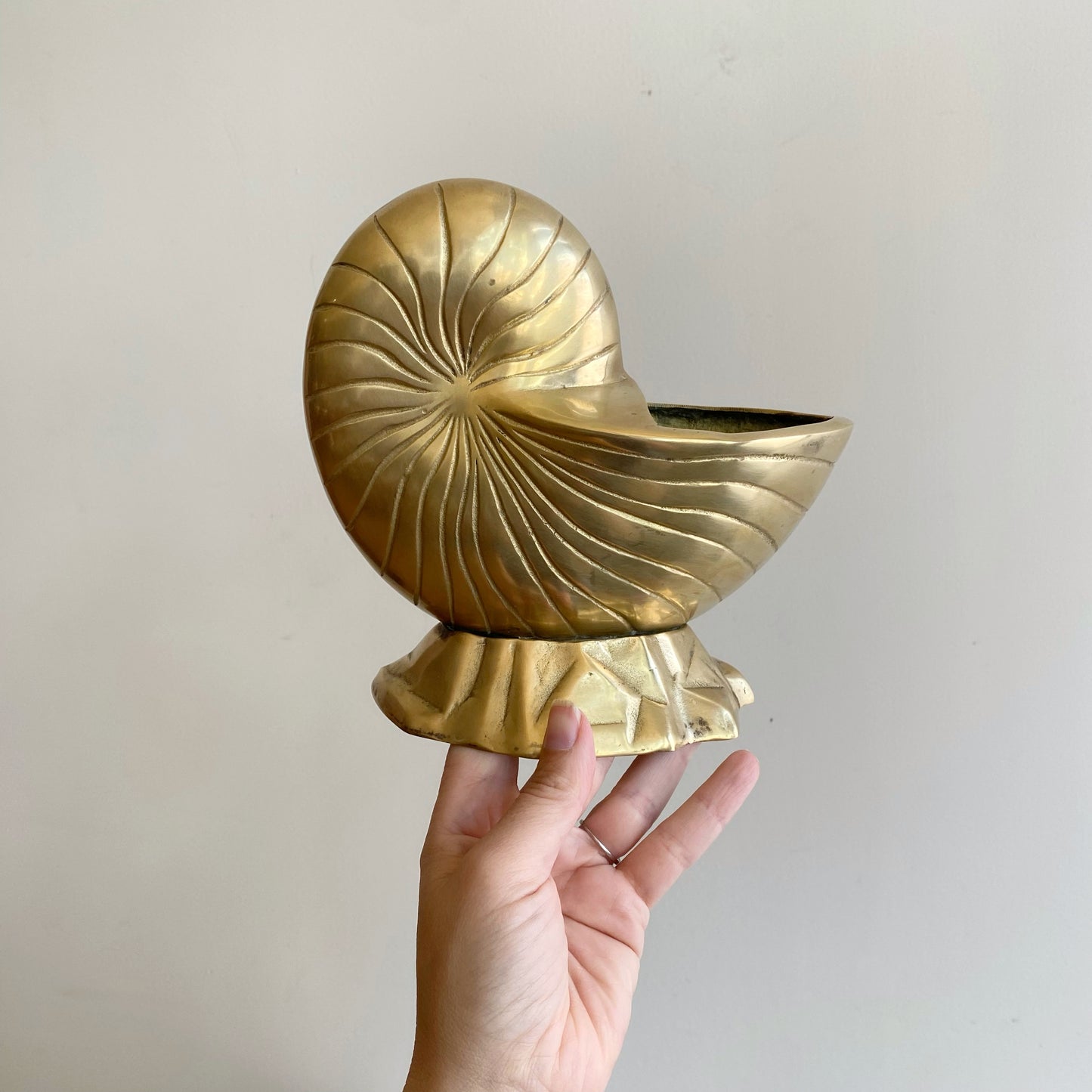 Large Vintage Brass Seashell Planter (NAUTICAL COLLECTION)