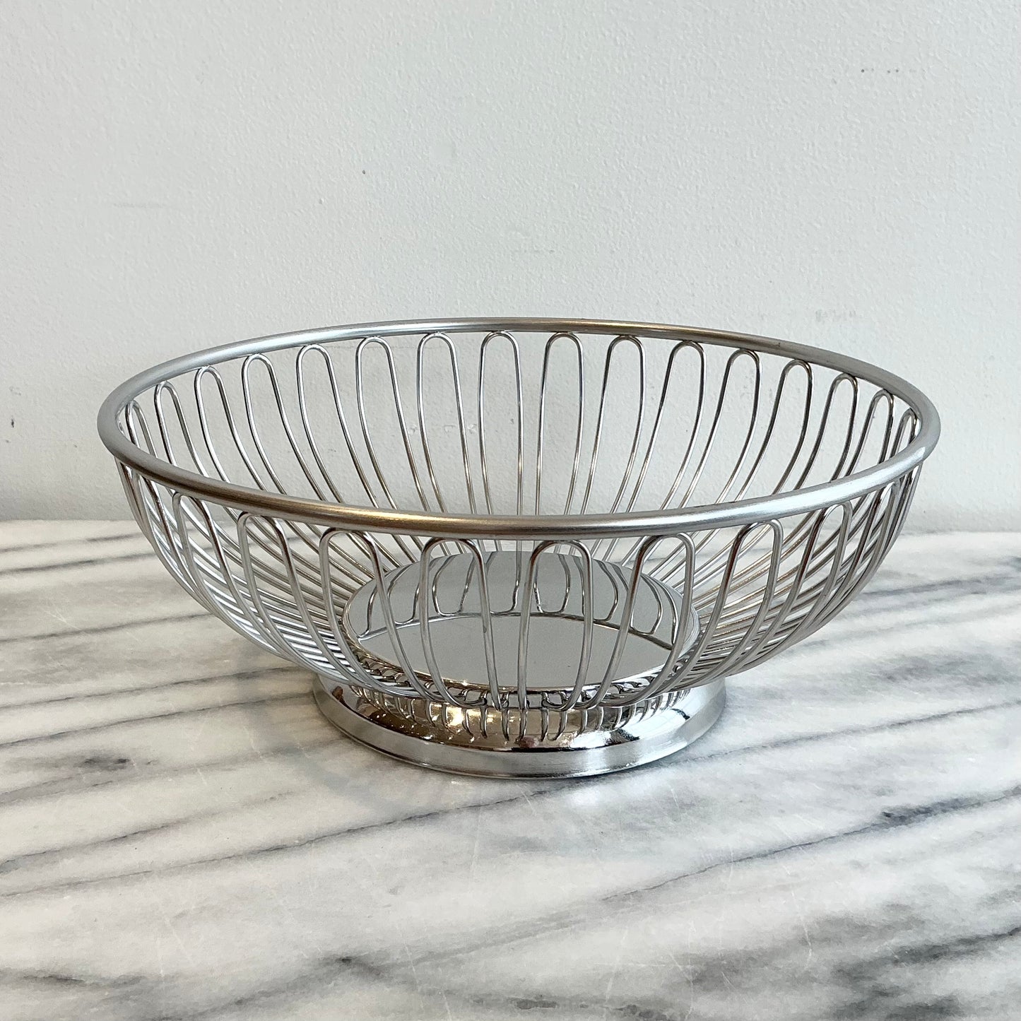 Vintage Round Wire Bowl, 8"