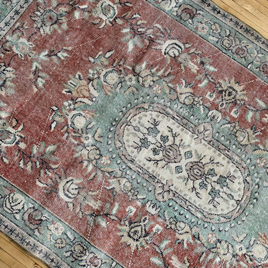 "AVA" Vintage Hand-knotted Area Rug (4’10” x 8’8”)