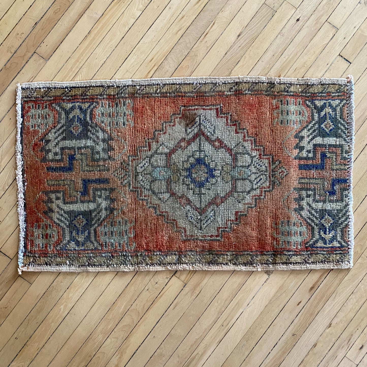 Vintage Hand-knotted Mini Rug (1’7” x 2’9”)