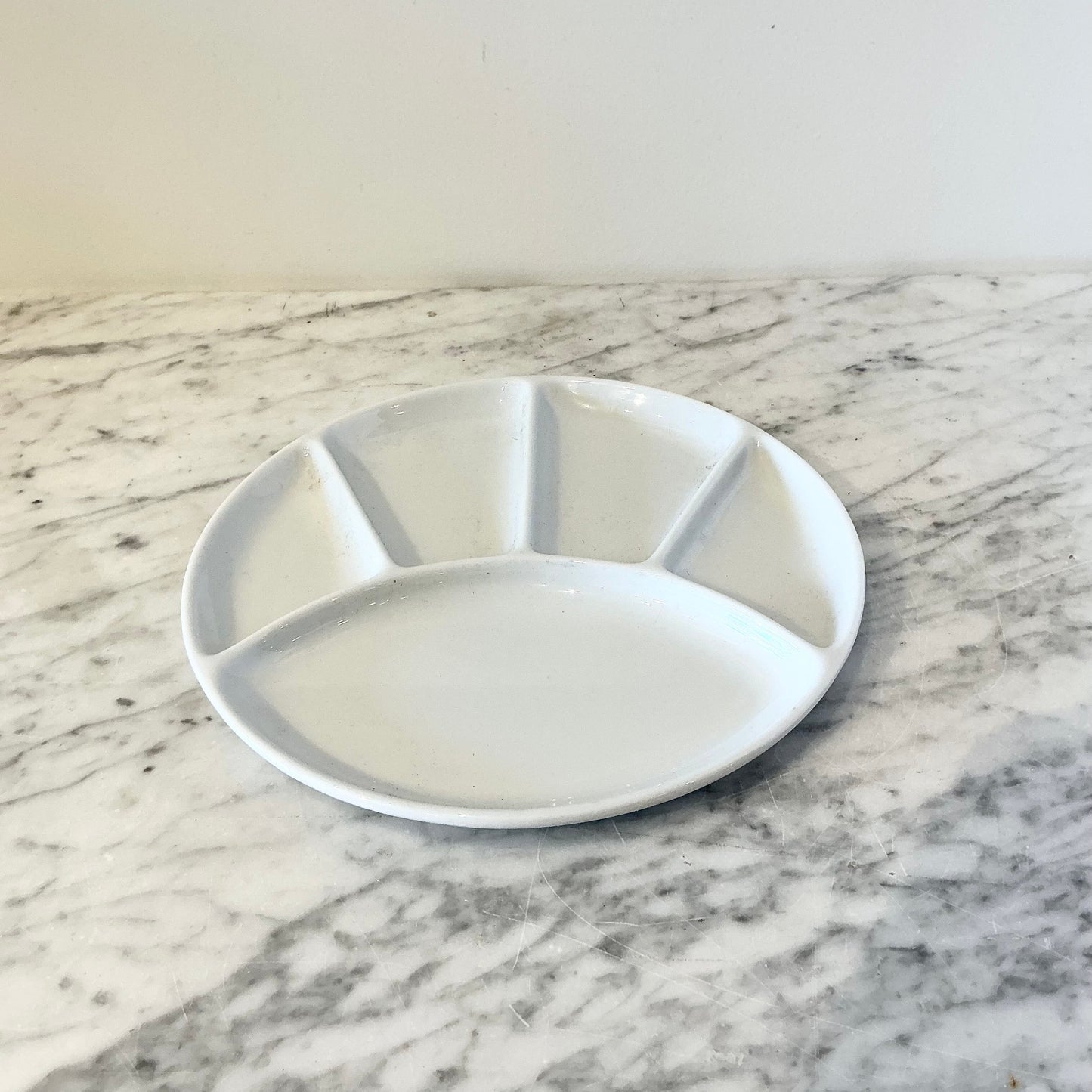 S/4 Vintage White Porcelain Plates