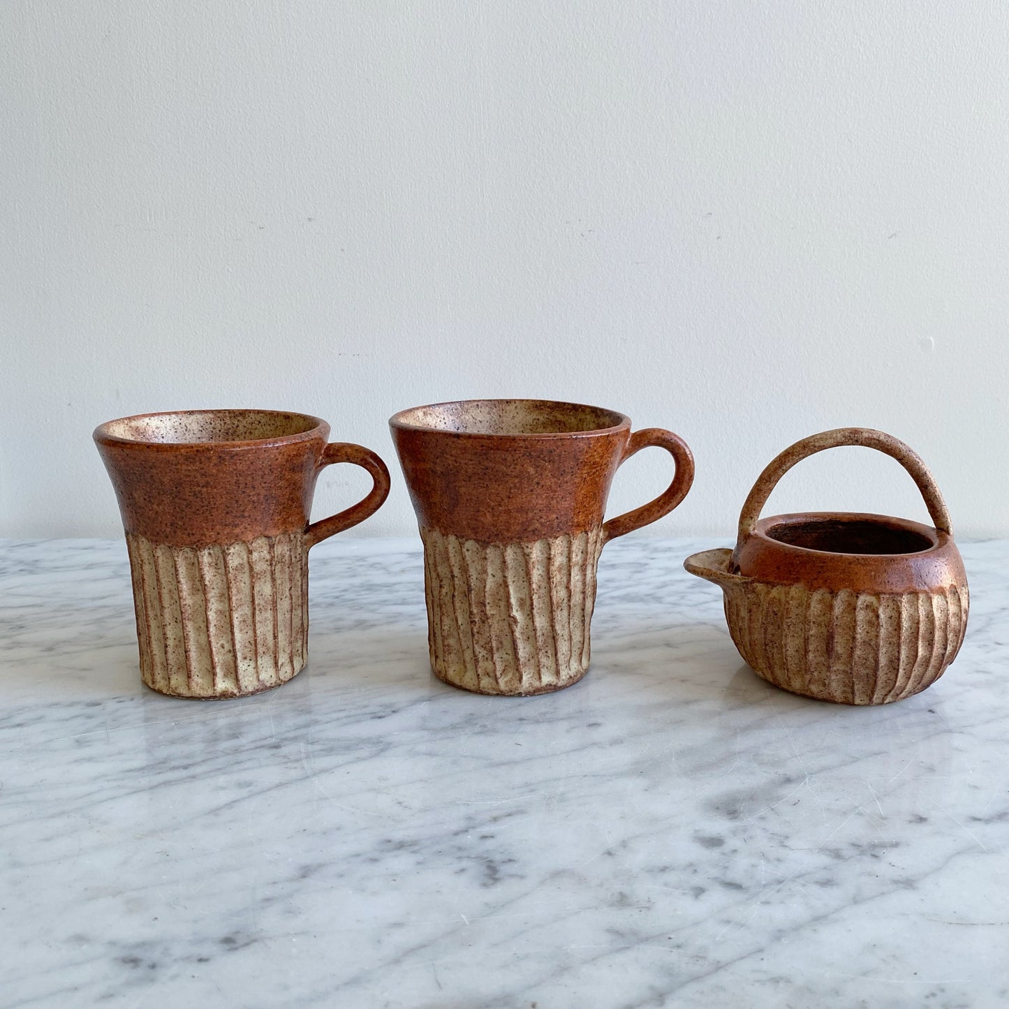 Set: Vintage Coffee Cups + Creamer