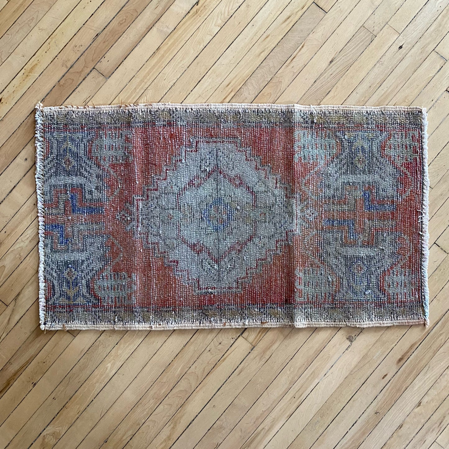 Vintage Hand-knotted Mini Rug (1’7” x 2’9”)