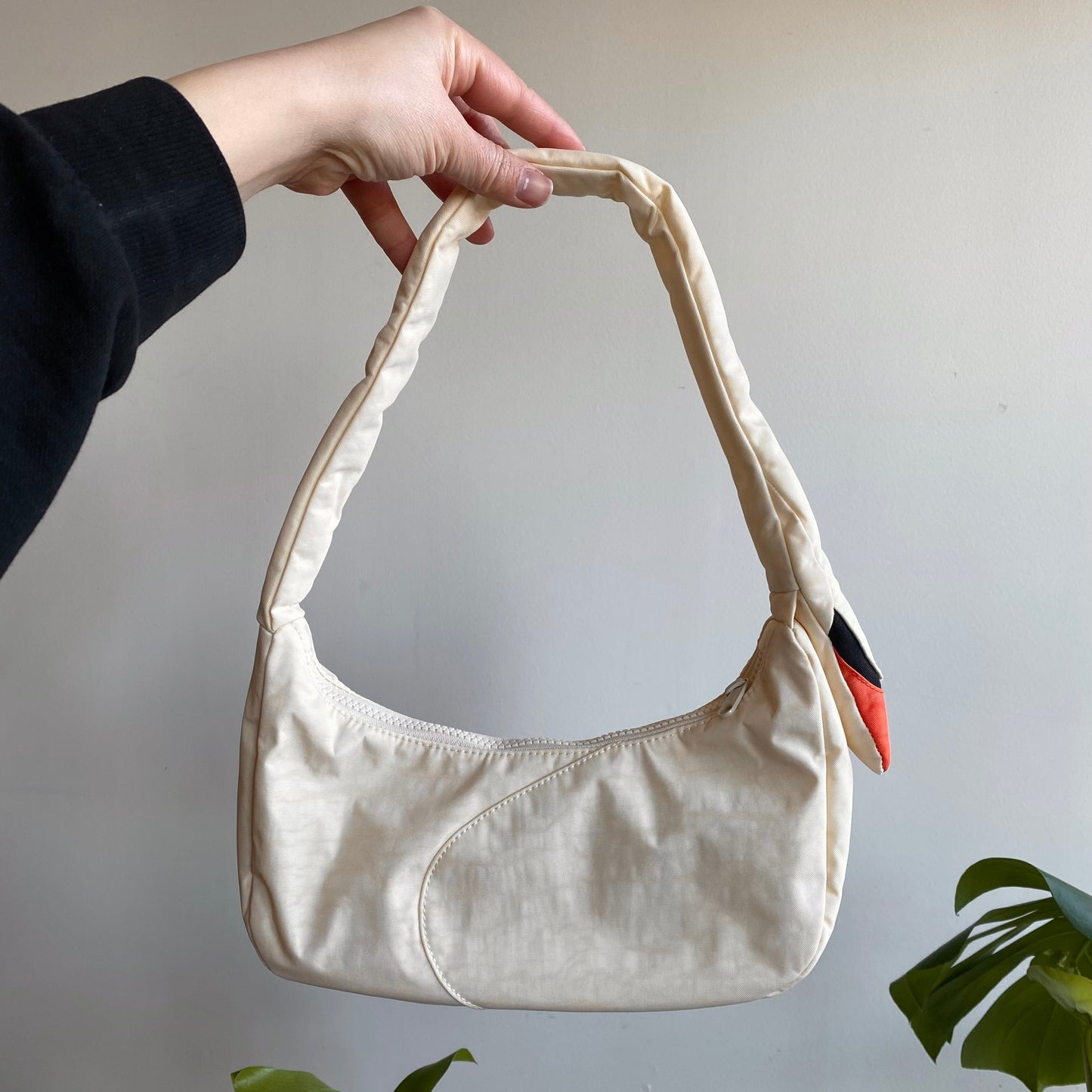 White Swan Bag, Baggu