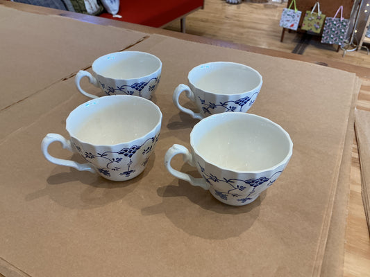 S/4 Vintage Blue Floral English Teacups