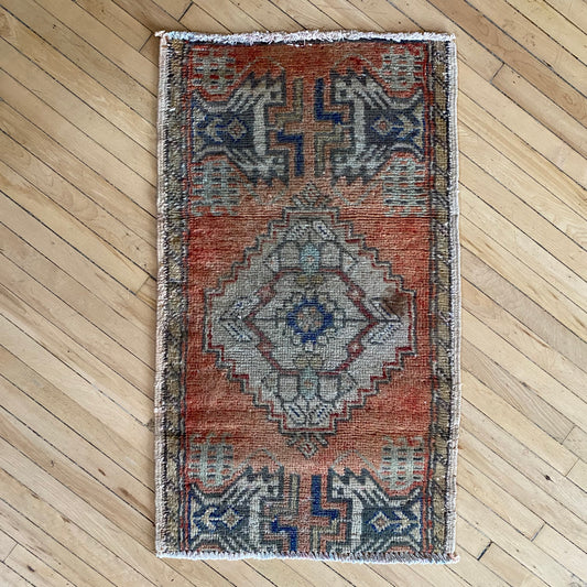 Vintage Hand-knotted Mini Rug (1’7” x 2’9”)