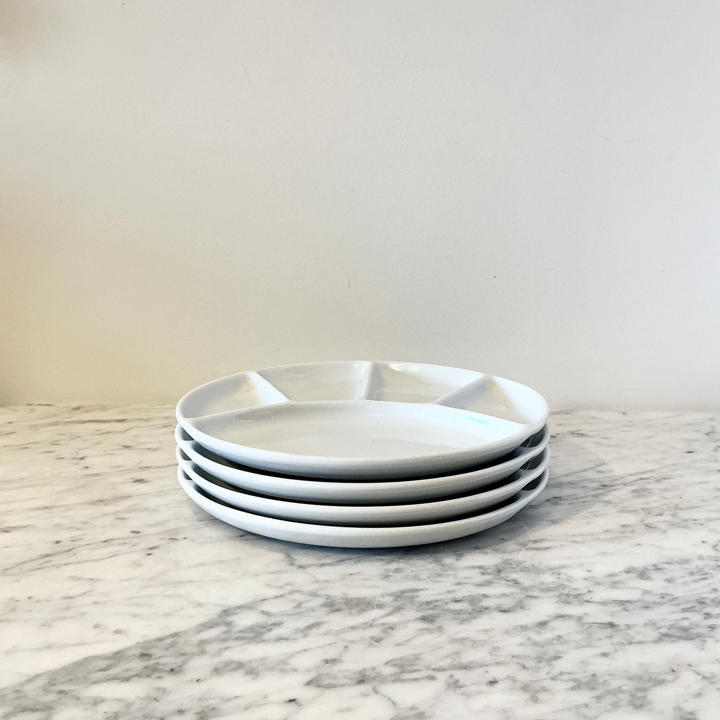 S/4 Vintage White Porcelain Plates