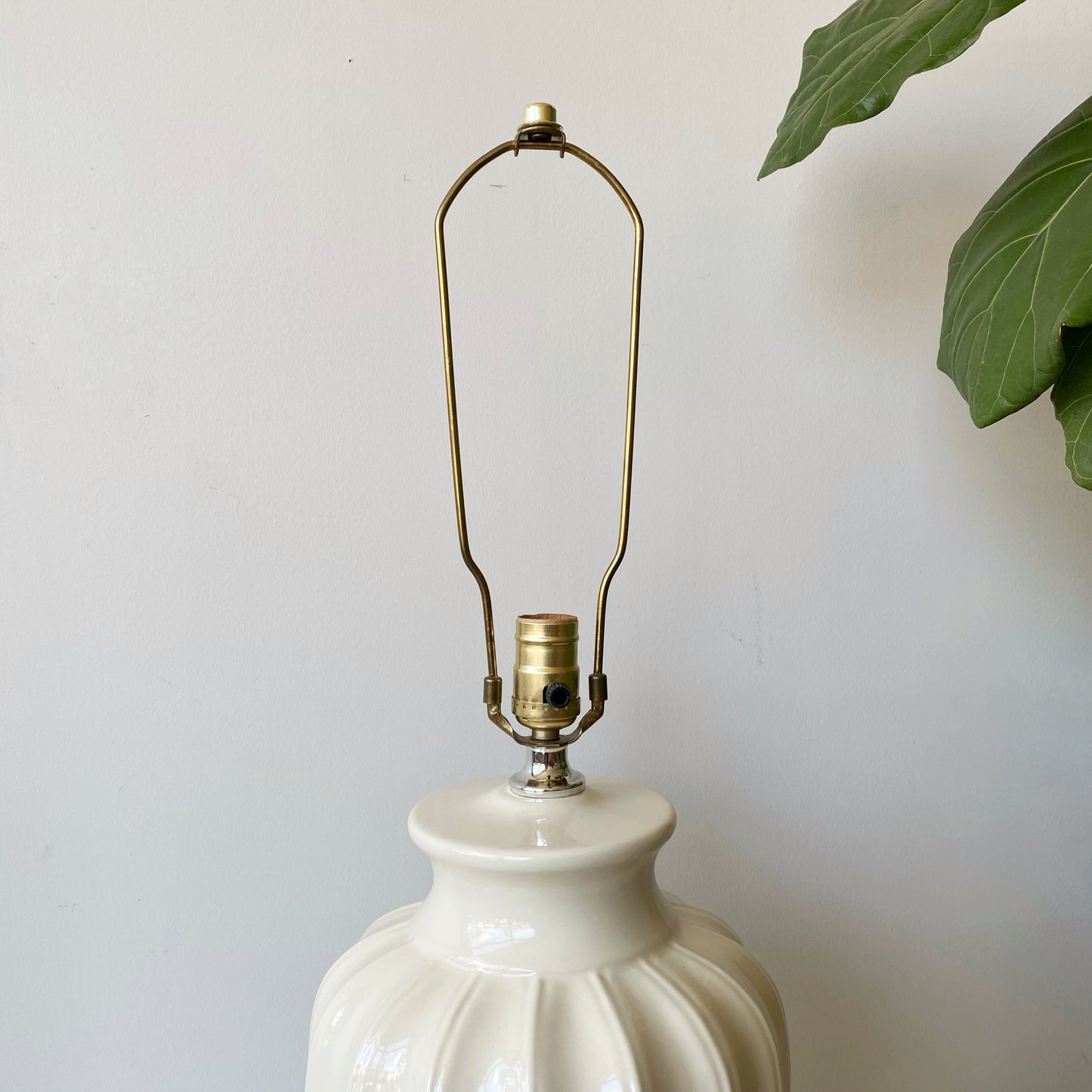 Vintage Scalloped Ceramic Lamp (single)
