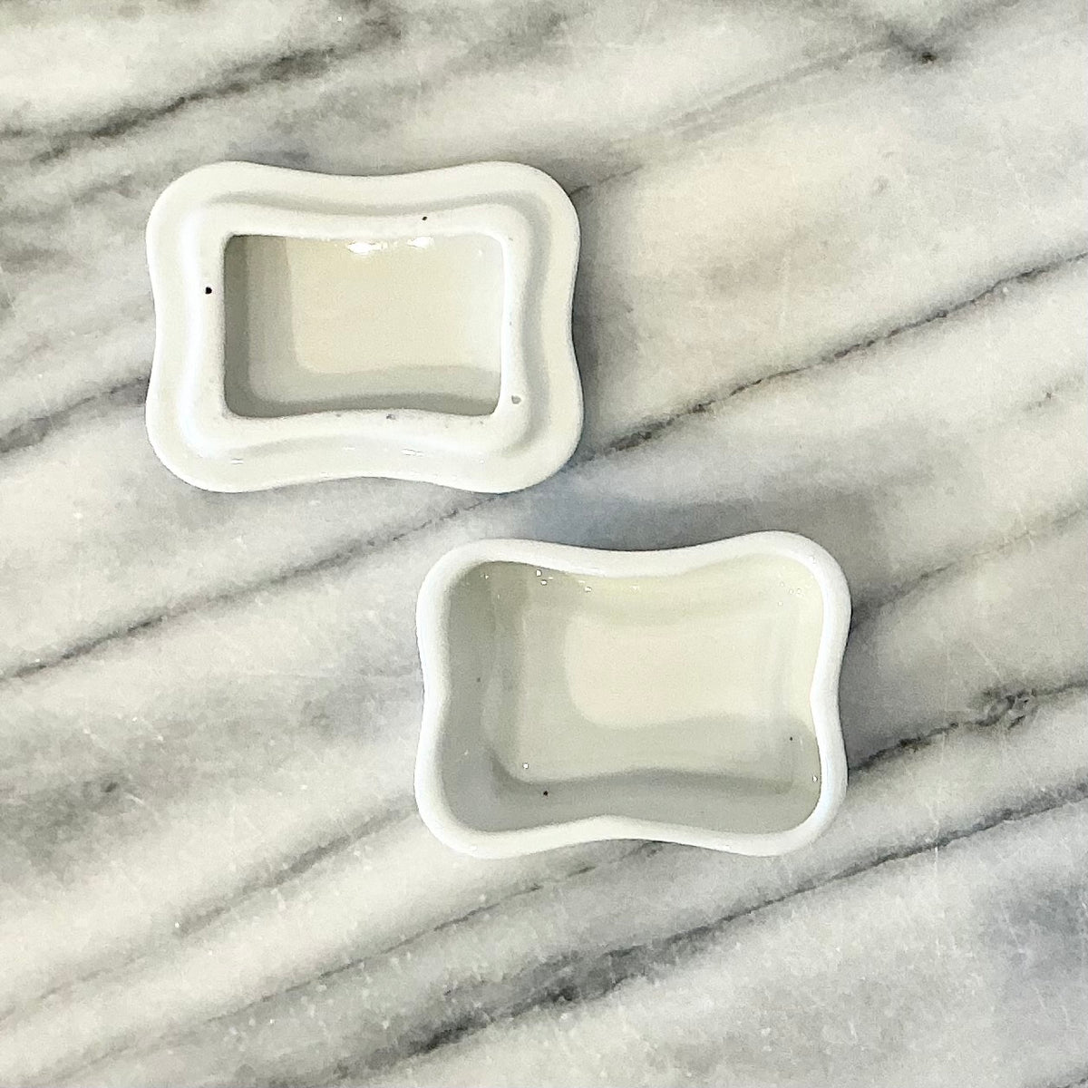 Small Vintage Porcelain Trinket / Pill Box
