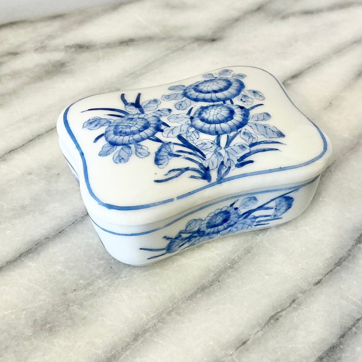 Small Vintage Porcelain Trinket / Pill Box