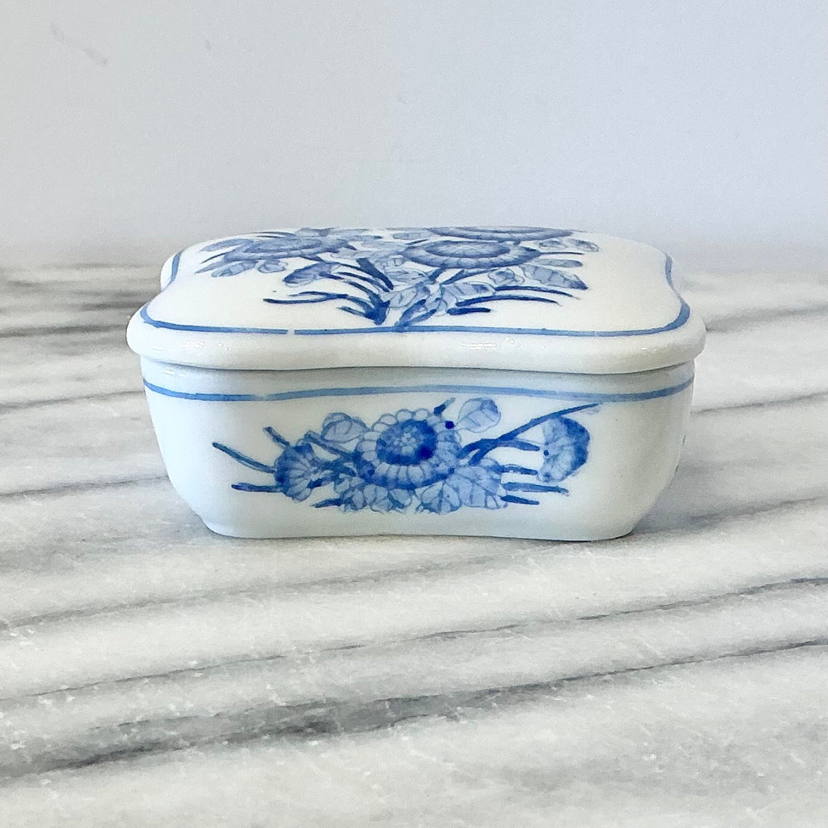 Small Vintage Porcelain Trinket / Pill Box