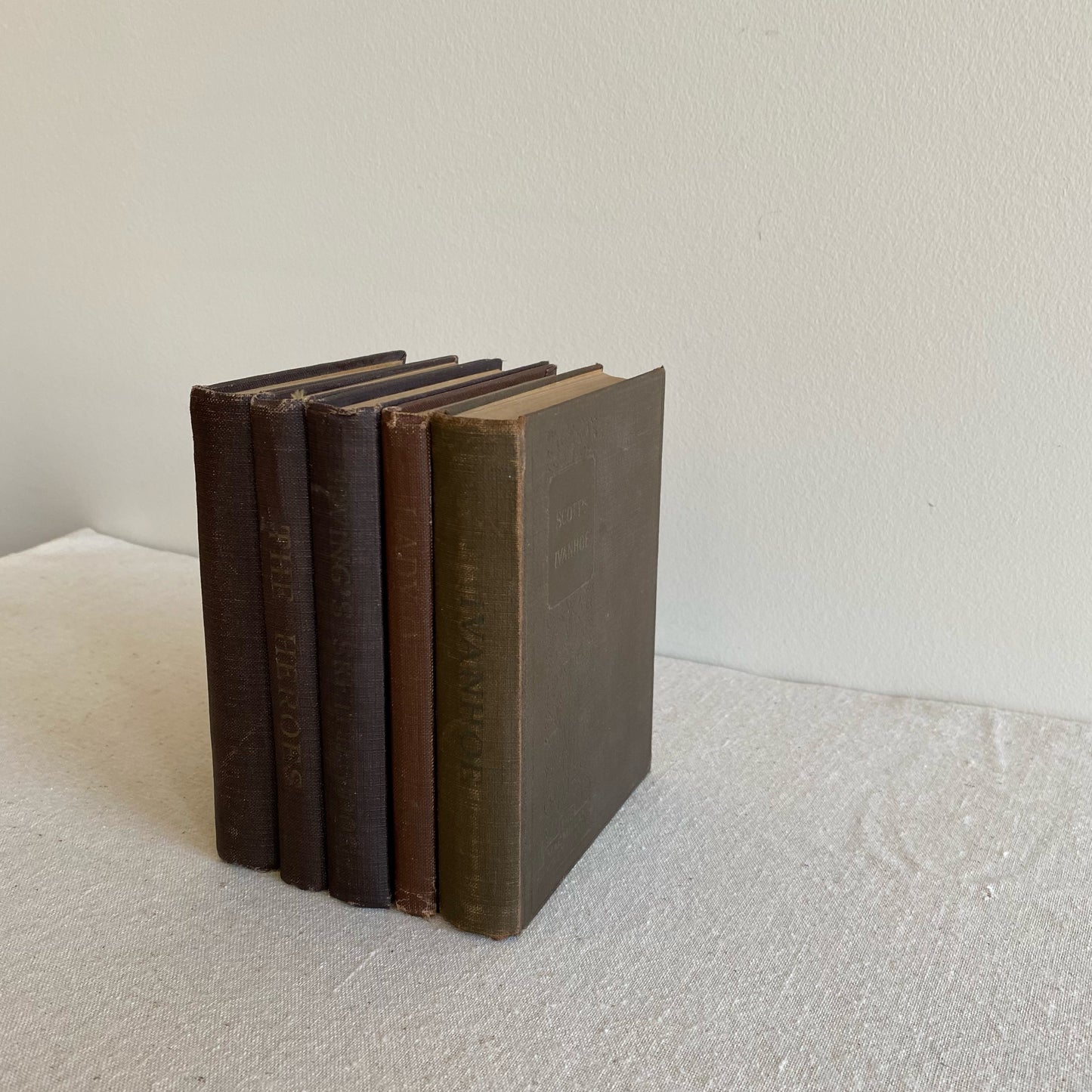Set of 5 Antique Books “The Macmillan Pocket Classics“
