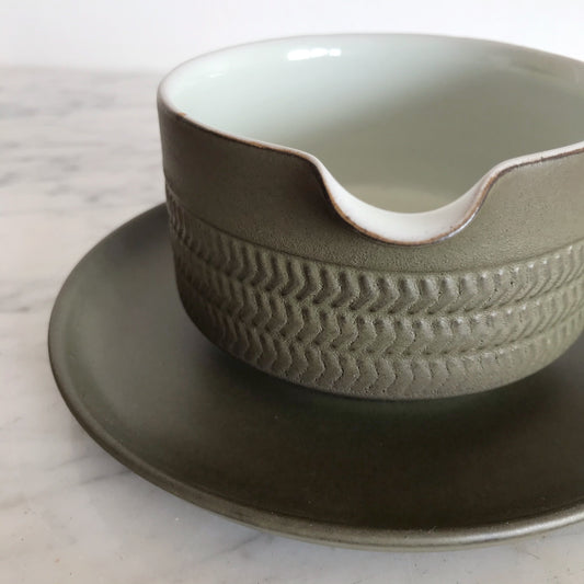 Stoneware Gravy Boat & Saucer Set