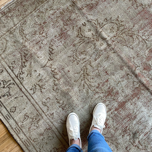 JOAN Vintage Hand-knotted Wool Area Rug (6.3 x 10)