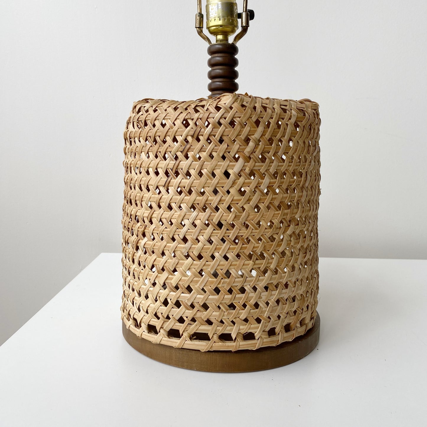 Vintage Woven Wicker Table Lamp