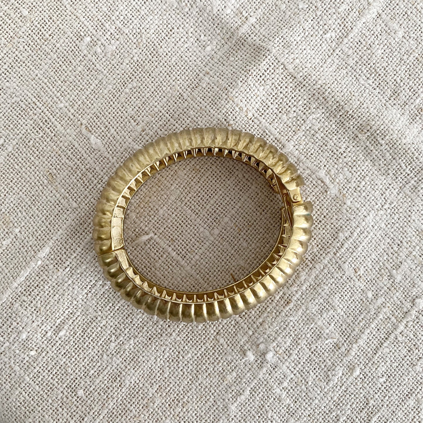 Vintage Gold Ribbed Clip Bracelet