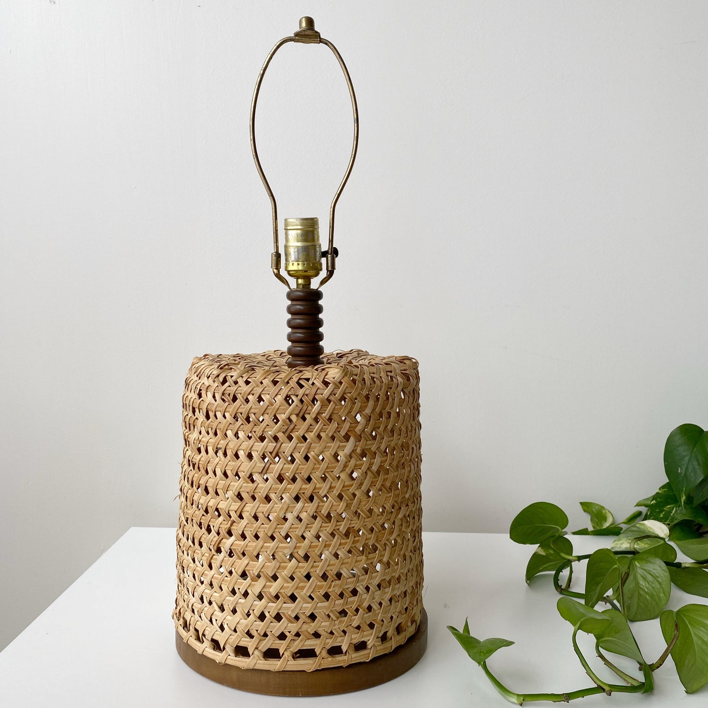 Vintage Woven Wicker Table Lamp