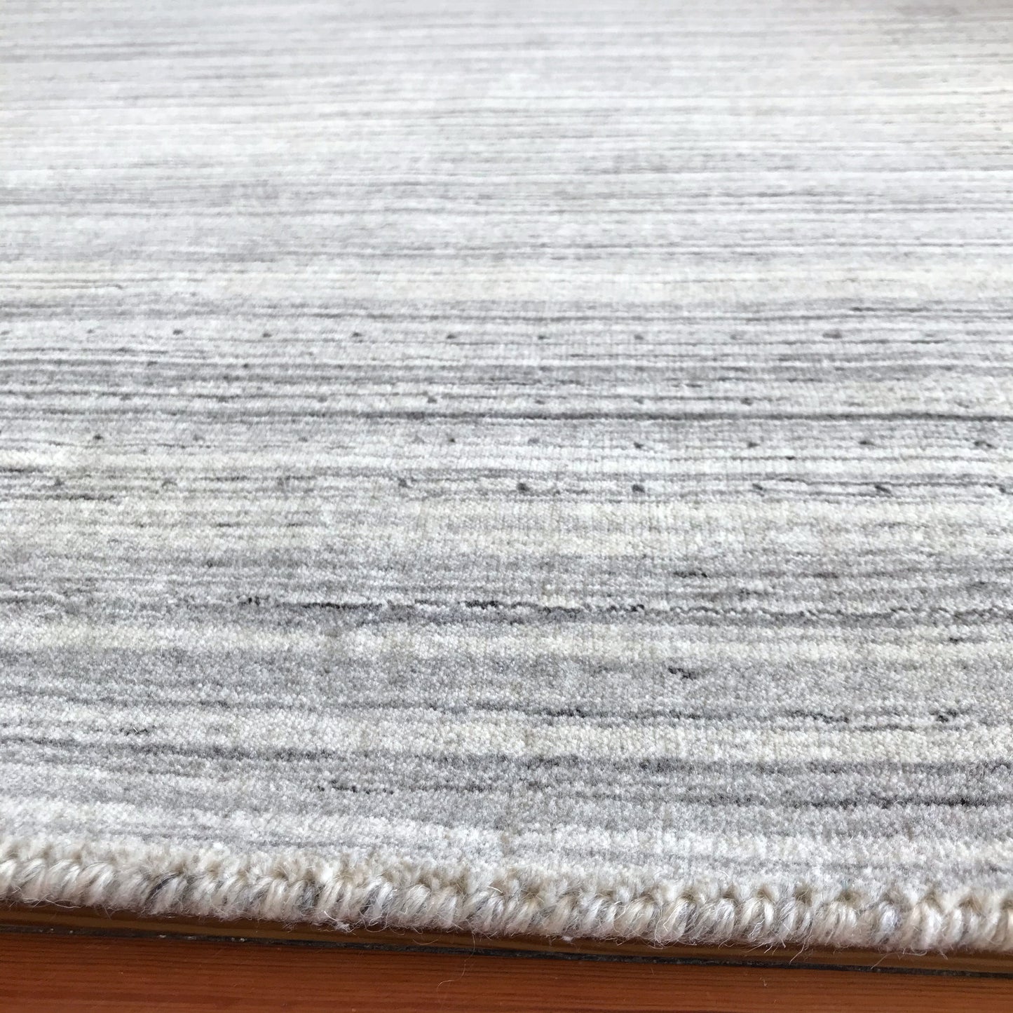 "BROOKLYN" Wool Rug (5.4 x 7.7)