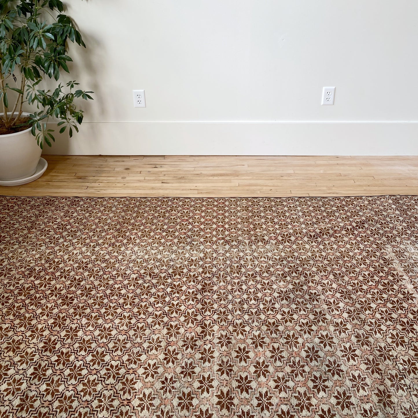PENNY Vintage Hand-knotted Runner Rug (4’5” x 10’2”)