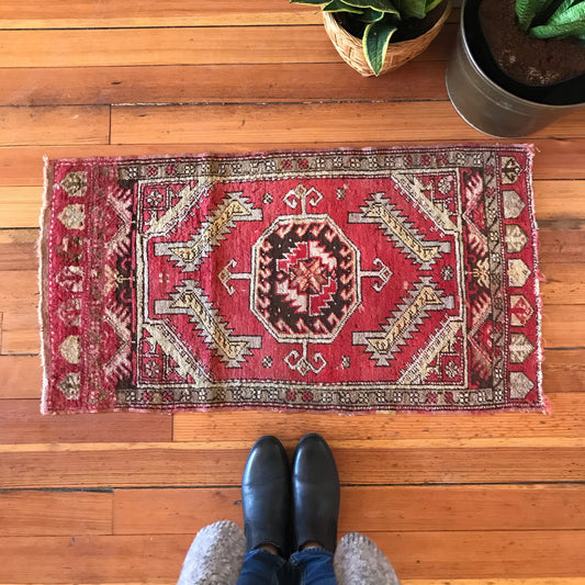 “NASHVILLE” (1.9 x 3.2)