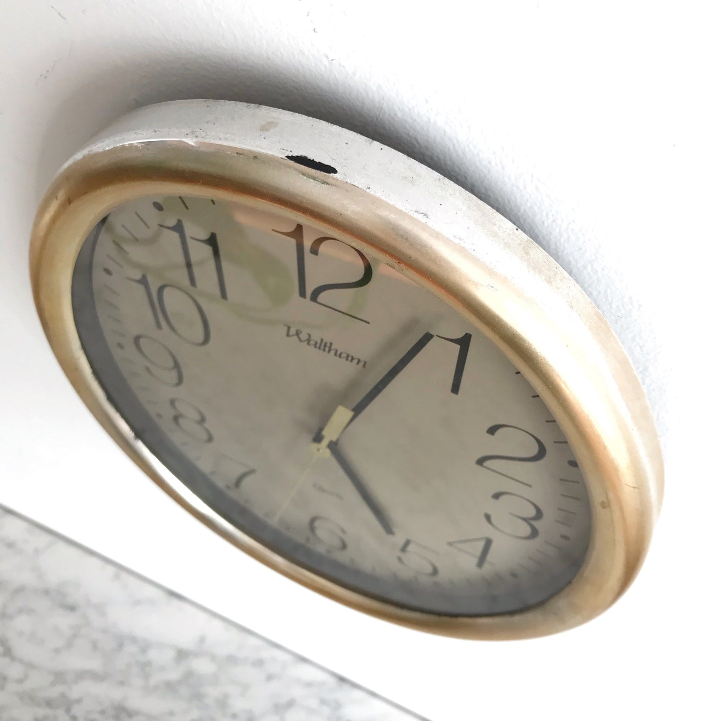 Vintage Oval Gold Analog Clock