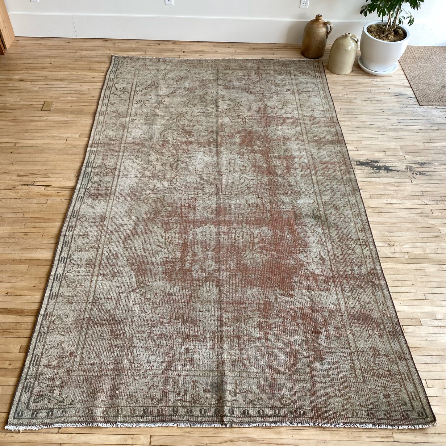 JOAN Vintage Hand-knotted Wool Area Rug (6.3 x 10)