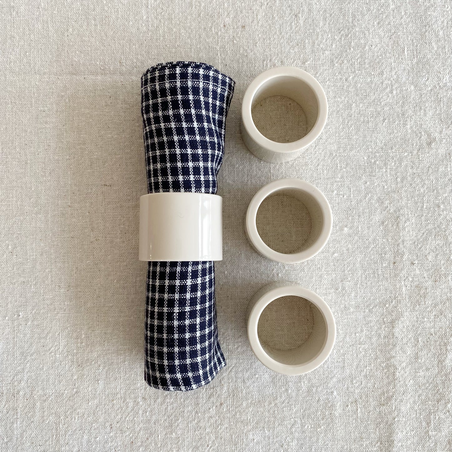 S/4 Vintage Post Modern White Napkin Rings