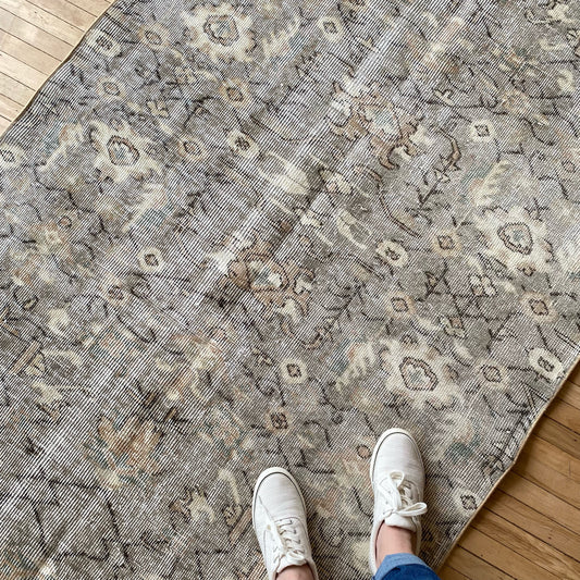 THEA Vintage Hand-knotted Wool Rug (3.8 x 6.5)