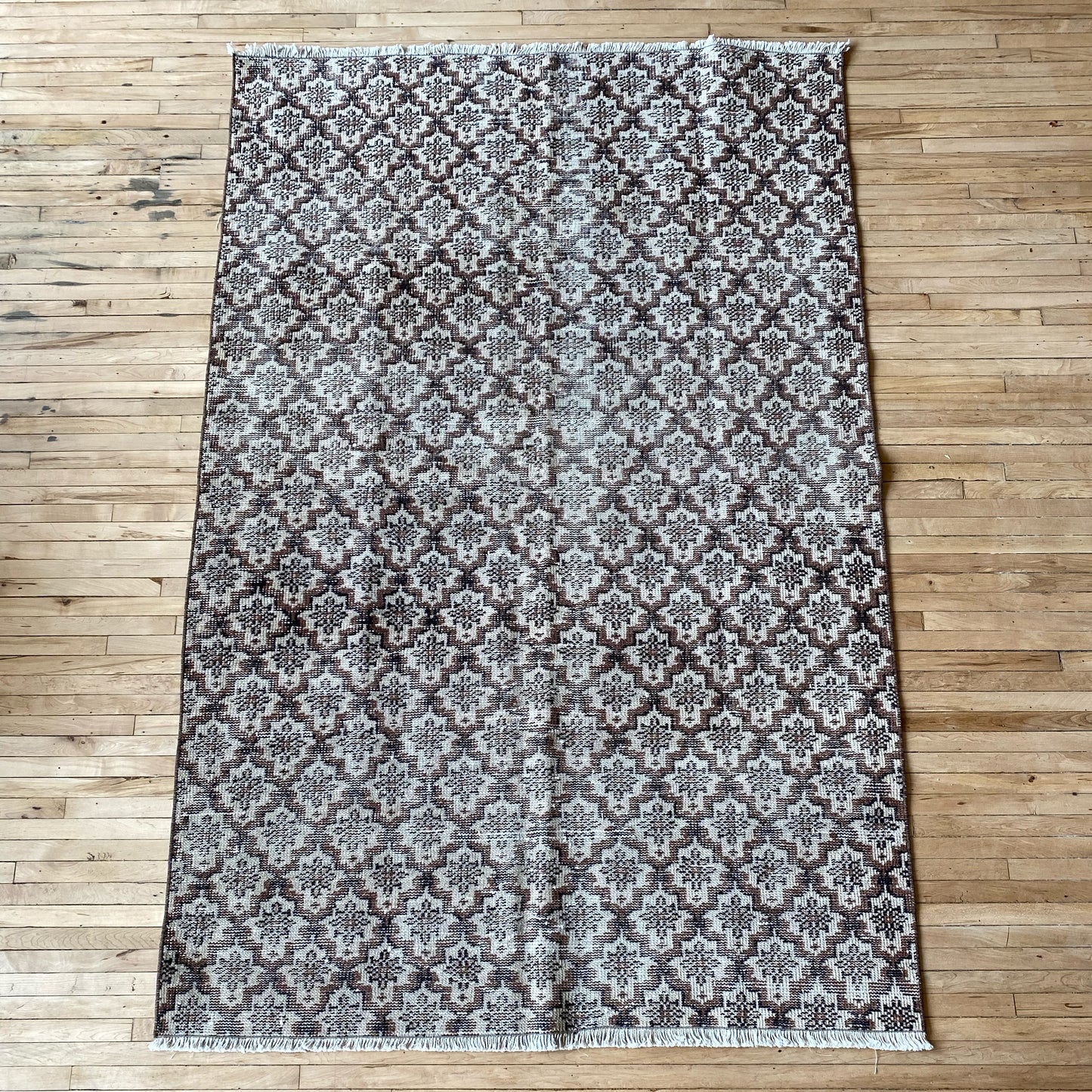 “MAX” Hand-knotted Rug  (4.5 x 7)