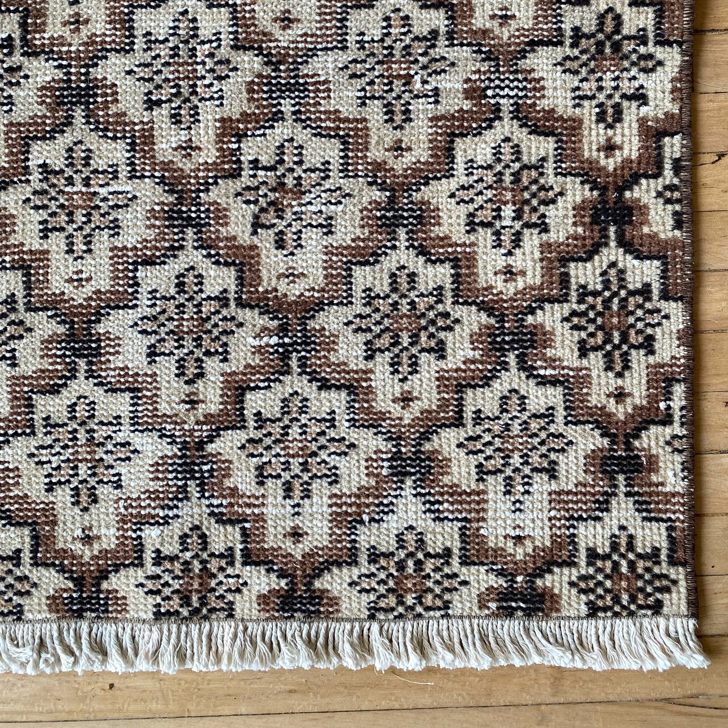 “MAX” Hand-knotted Rug  (4.5 x 7)